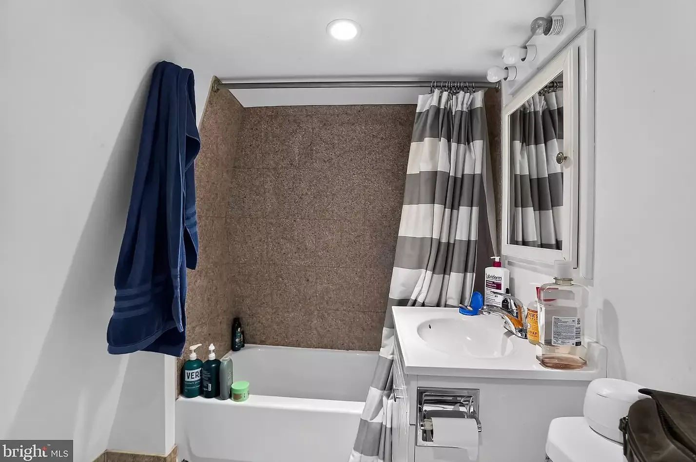 1 bed, 800 sqft, $1,900 — Photo 1