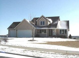 221 Signal Ridge Dr, Baldwin City, KS 66006