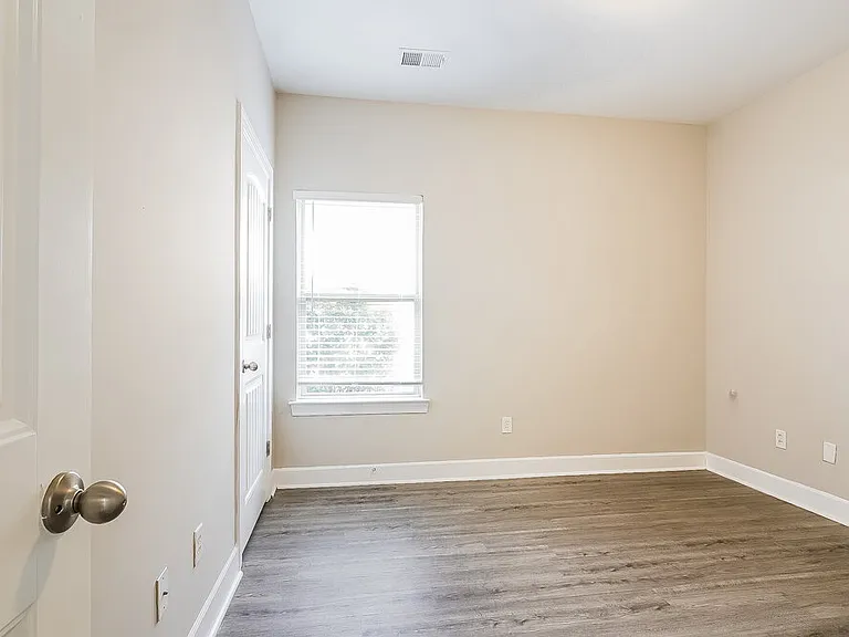 626 Waterford Ln — Photo 13