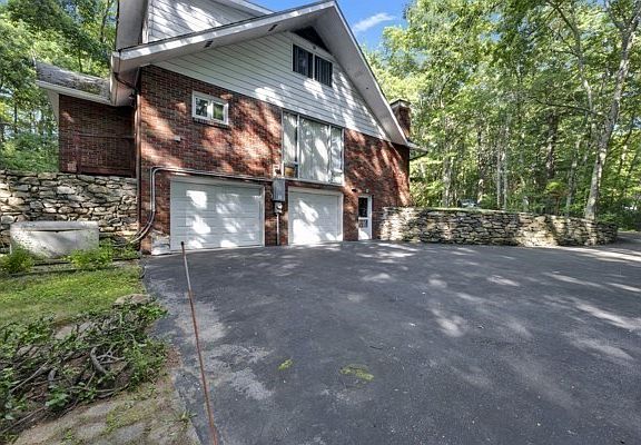 4th image of 126 Upper Gore Rd
