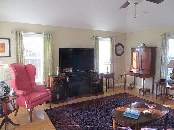 3rd image of 15080 Denham Dr