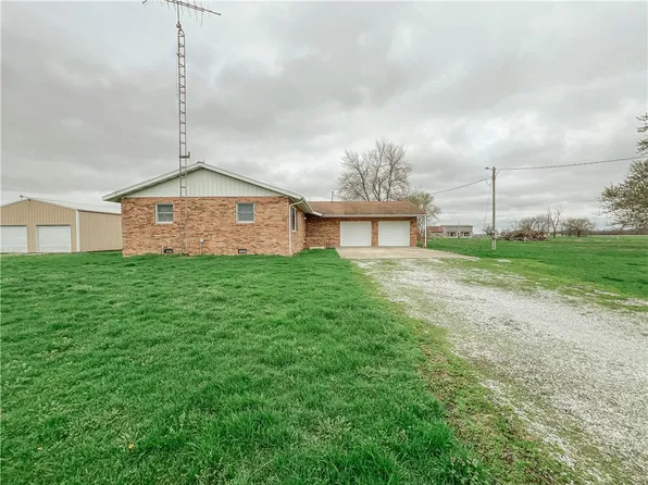 7304 E South St, Newton, IL 62448