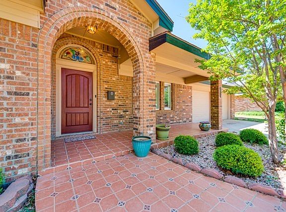 3rd image of 2817 Cimmaron Ave