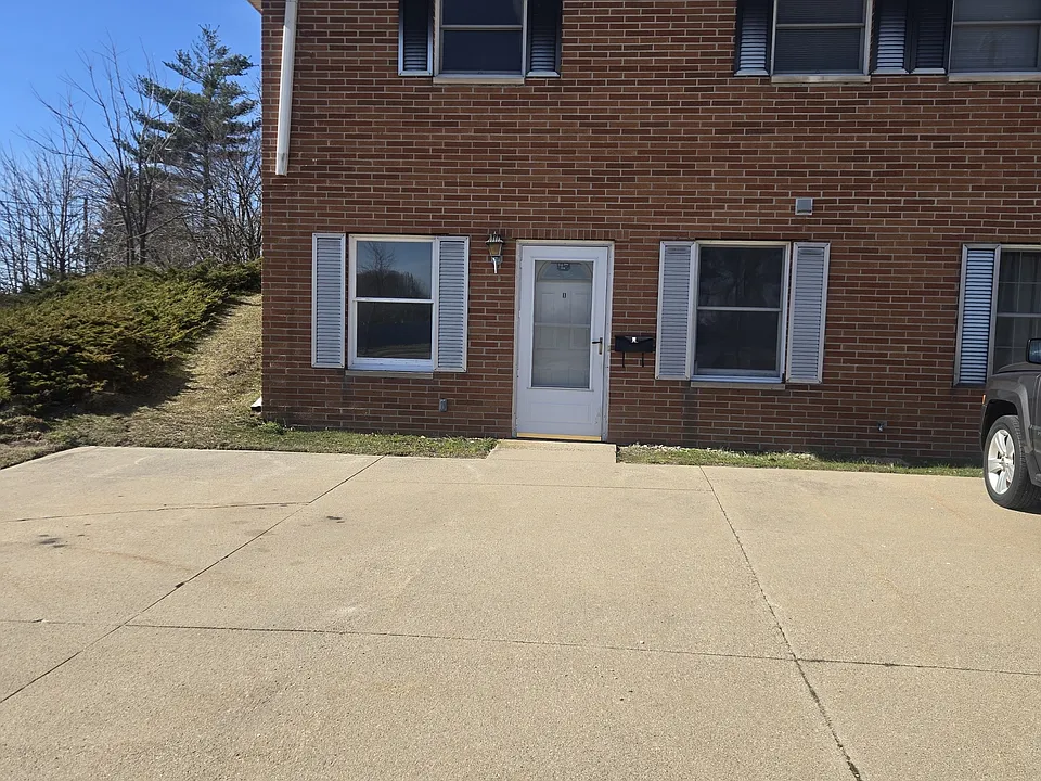105 Hobart St #1