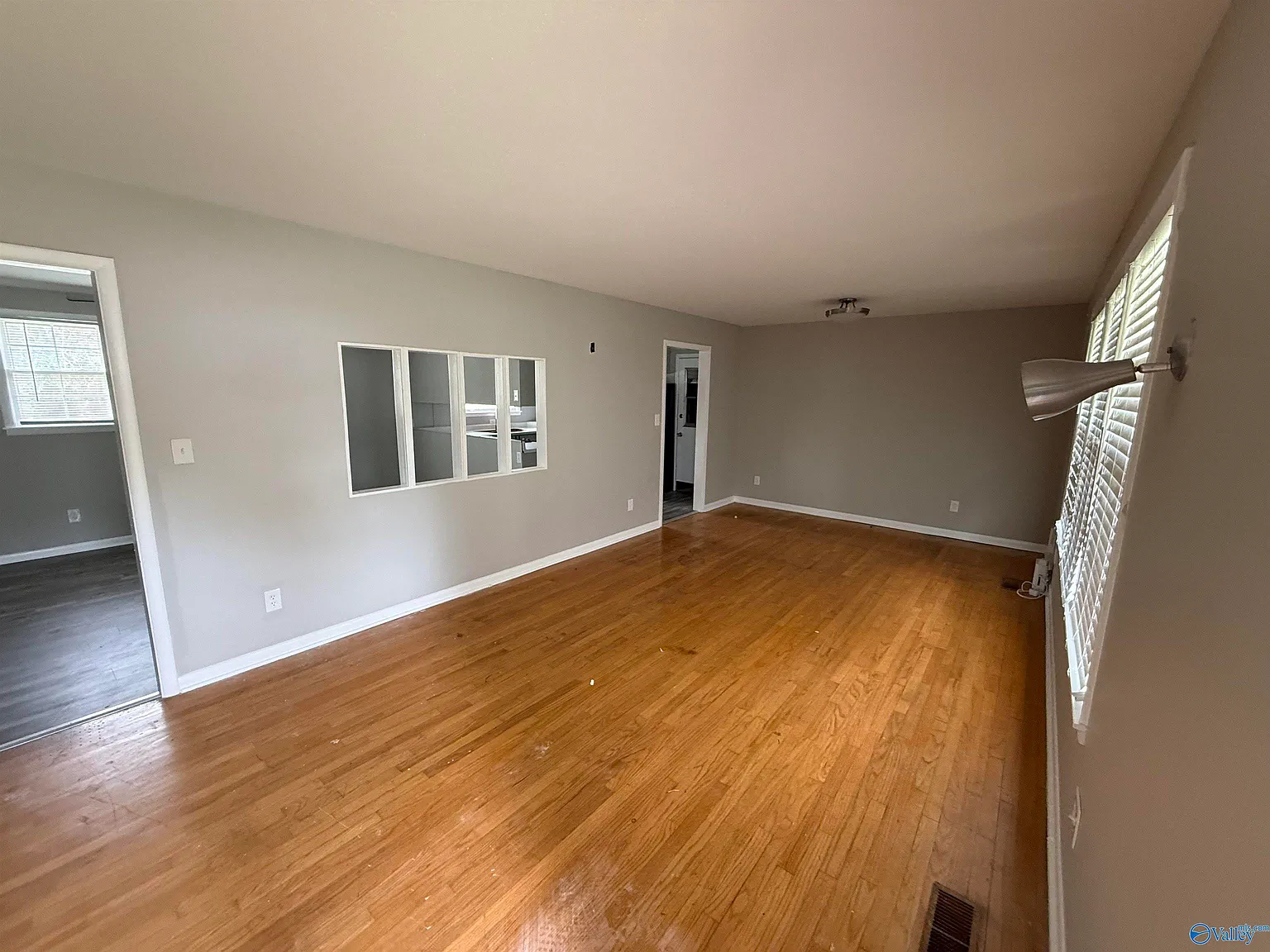 3 bed, 2.0 bath, 1408 sqft, $1,600 — Photo 2