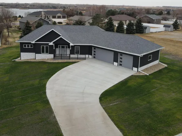 2809 Maui Dr, Mitchell, SD 57301