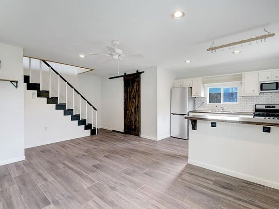 2nd image of 3407 White Oak Dr #1/2