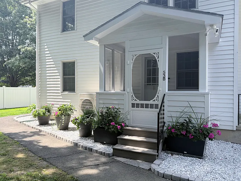 53 Hatfield St #B — Photo 2