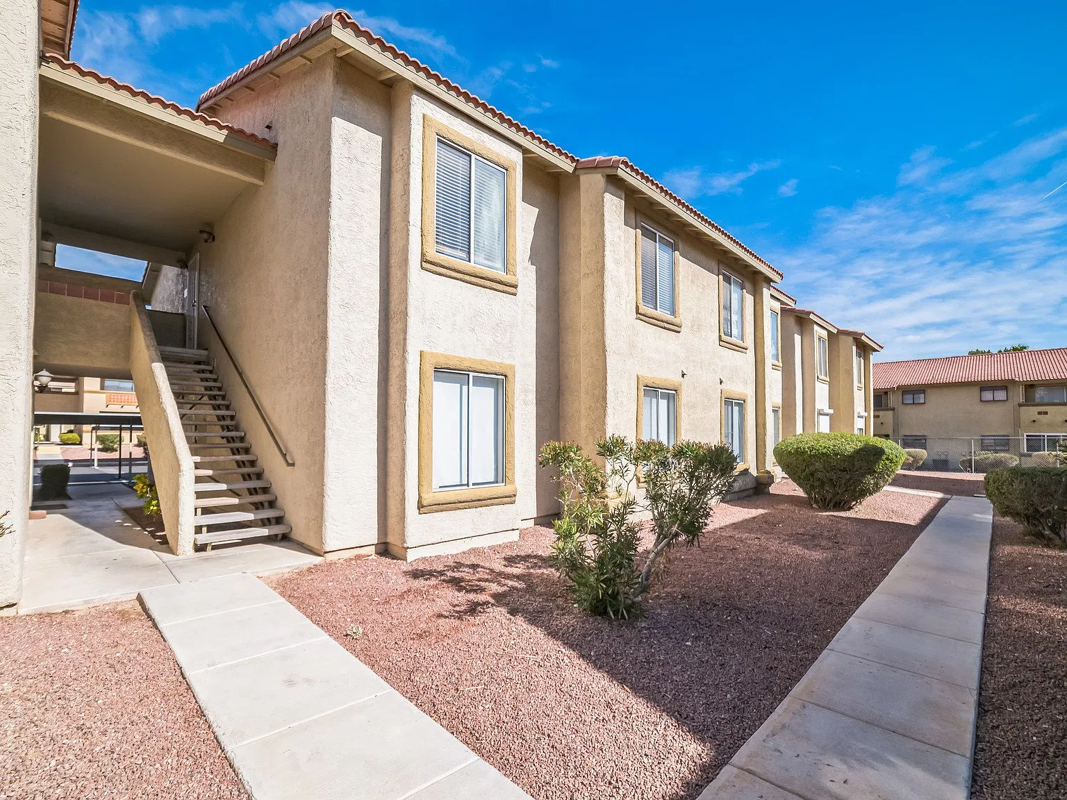 2 bed, 908 sqft, $1,300 — Photo 1