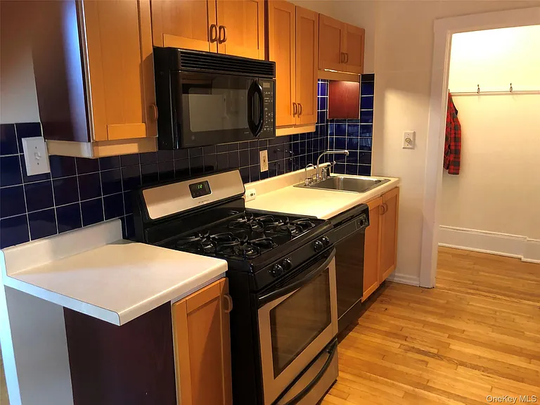 1 Greenridge Ave #D2 — Photo 3