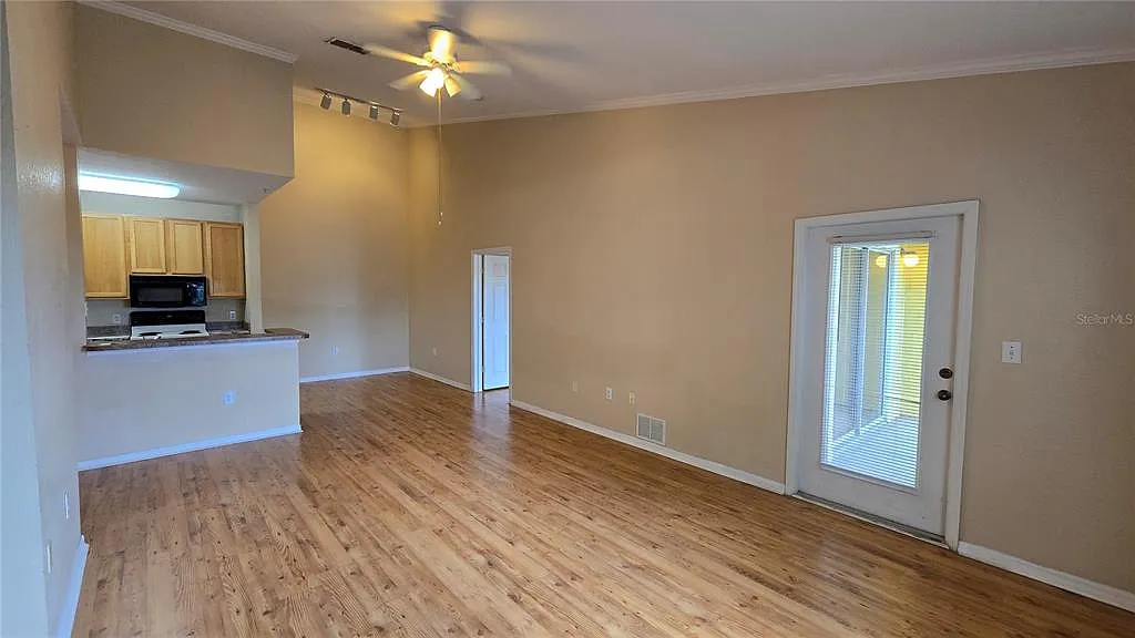 2 bed, 2.0 bath, 1045 sqft, $1,595 — Photo 4