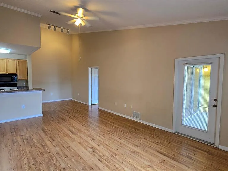 10211 Courtney Palms Blvd #304 — Photo 4