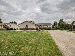 2728 Sun Valley St, Jenison, MI 49428