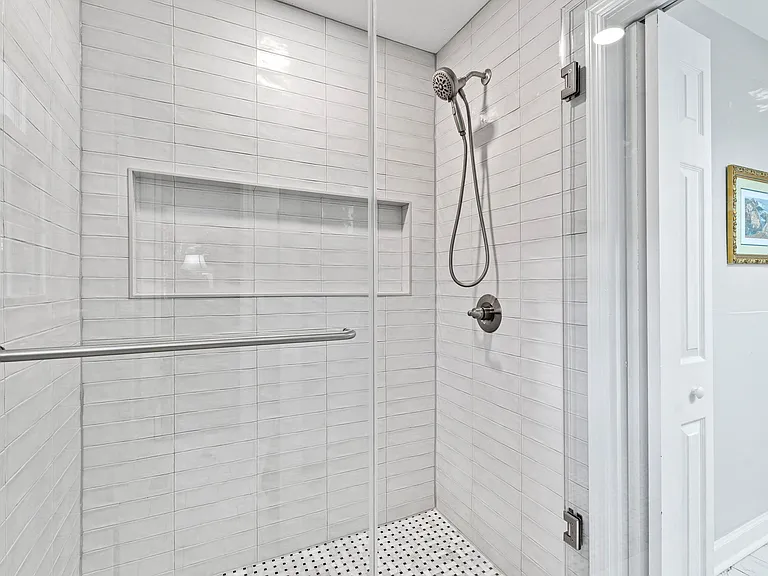 5920 N Hills Dr — Photo 14