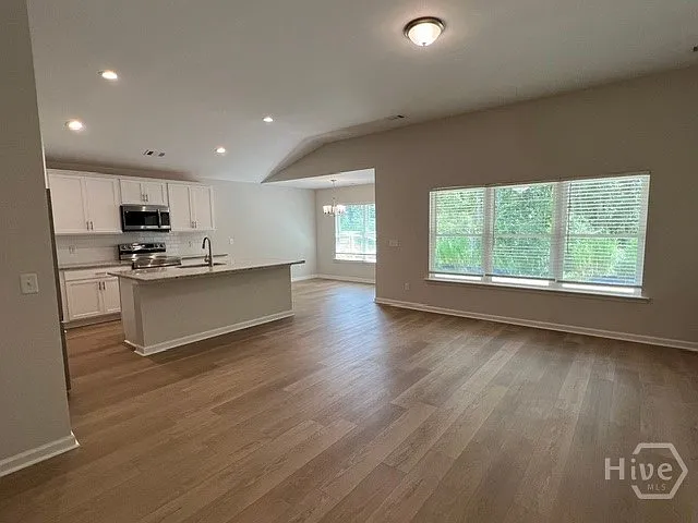 3 bed, 2.0 bath, 1495 sqft, $2,200 — Photo 4