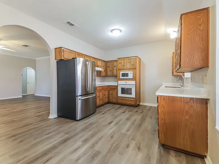 7605 Colfax Dr — Photo 8