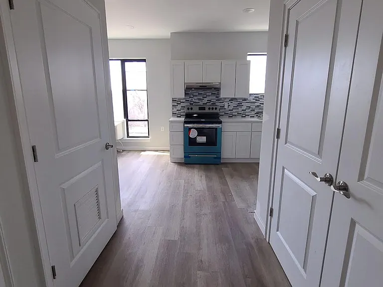 65 Auburn St — Photo 3