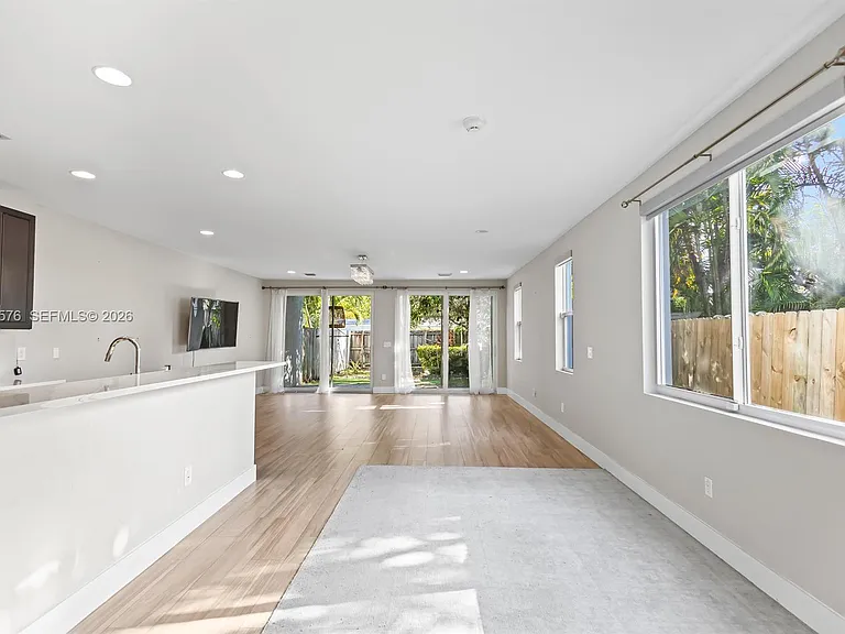 617 SW 17th St — Photo 5