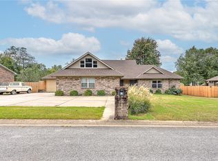 905 Raintree Ct, Siloam Springs, AR 72761