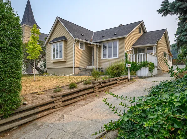 2605 27th St, Vernon, BC V1T 4W1