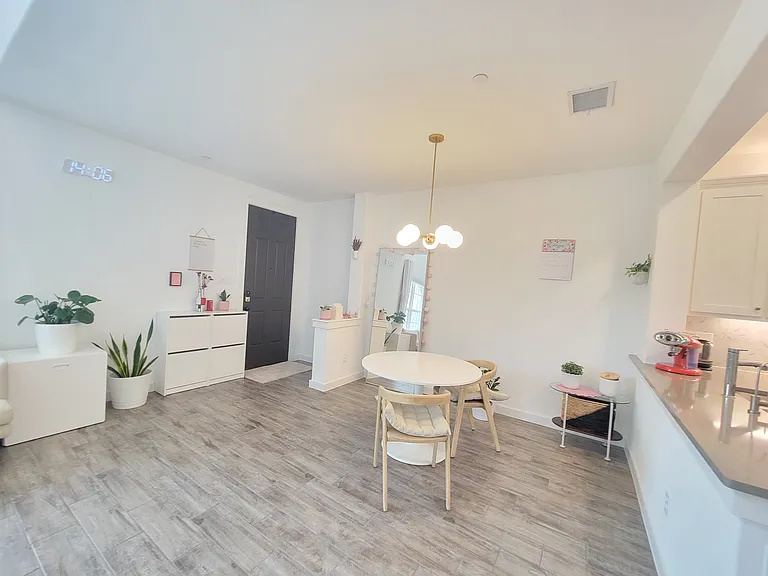 3913 Crown Ave — Photo 2