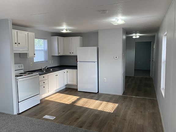 3rd image of 817 Nottingham Ln