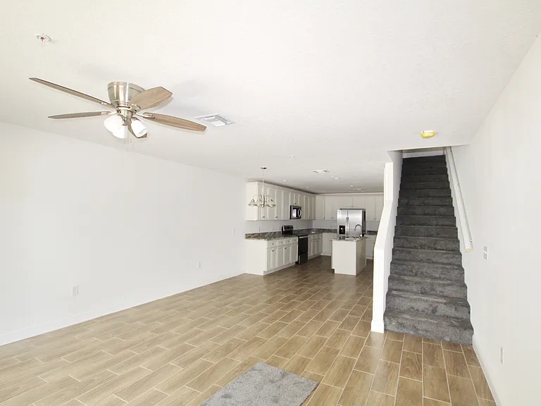 116 SE 8th Ave #9 — Photo 7