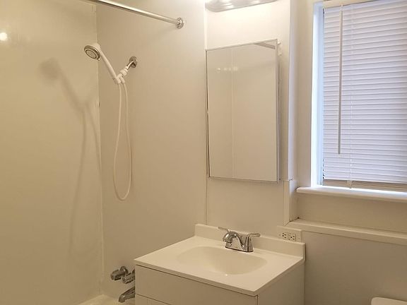3rd image of 330 S East St #1/2