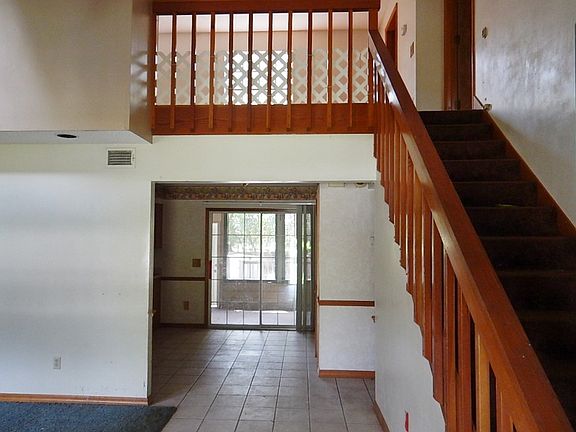 4th image of 21 Canterclub Ct