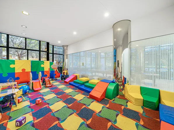 420 East 61st Street 16F image 9 of 9