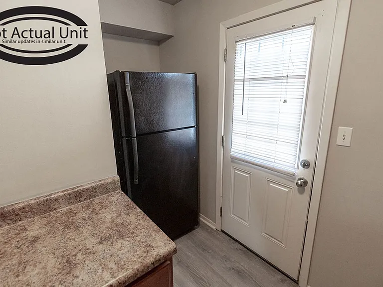 211 Wheaton Ct — Photo 8