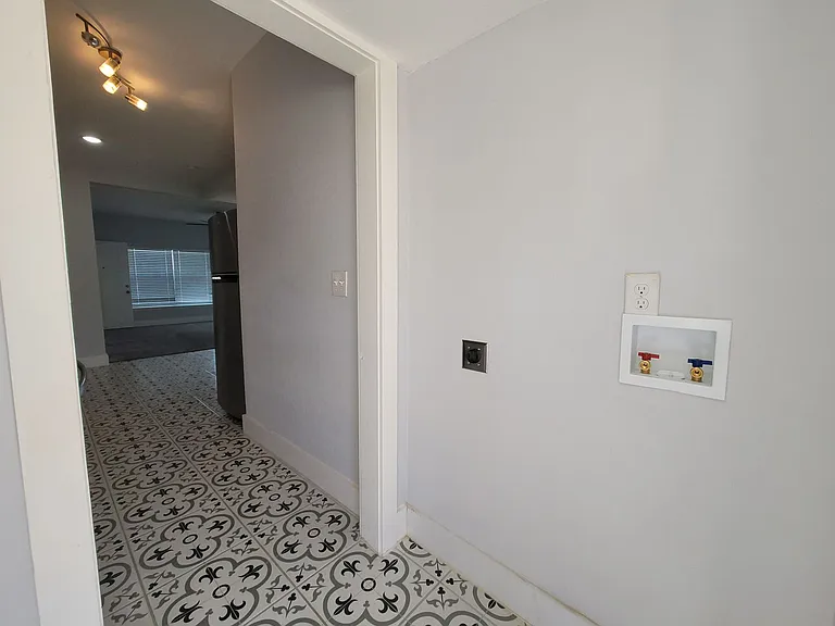 1026 W French Pl #3 — Photo 14