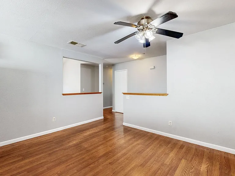 8690 Lords Manor Way — Photo 5
