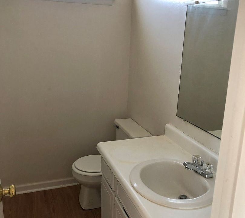 2nd image of 106 Witten Cir APT C