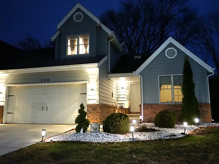 749 Rosslare Pl — Photo 32