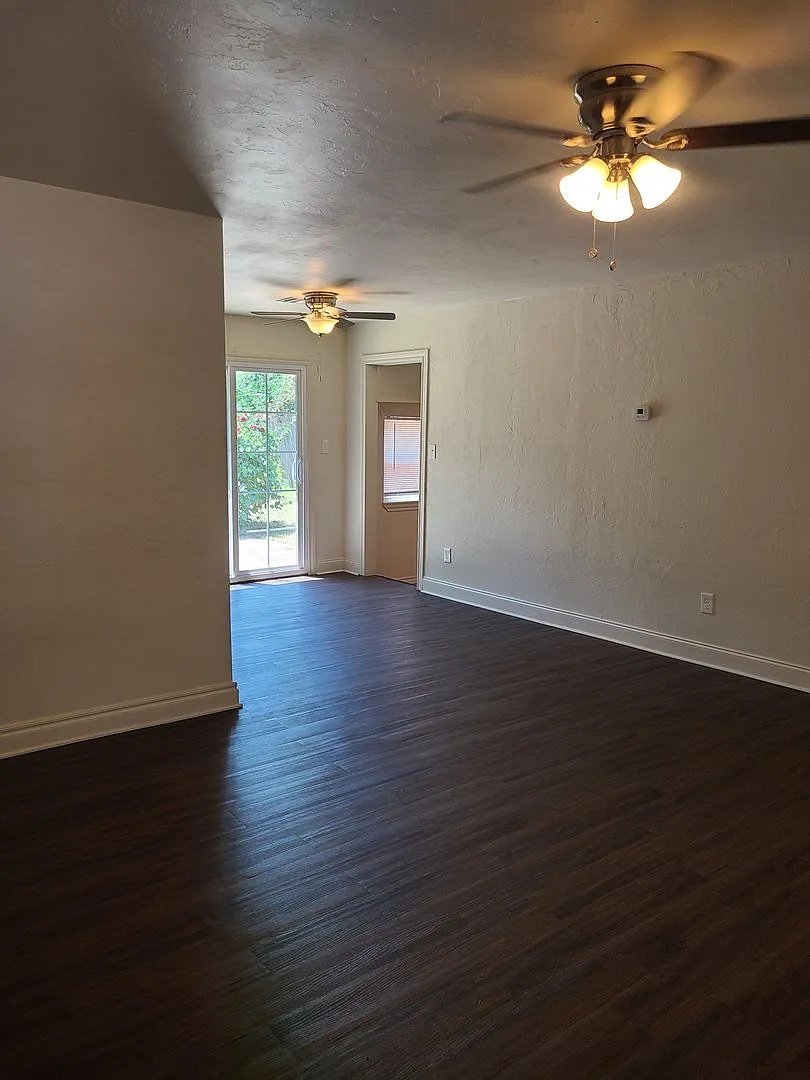 Custom Kitchen! Close to Schools! Beautifully Landscaped! — Photo 2