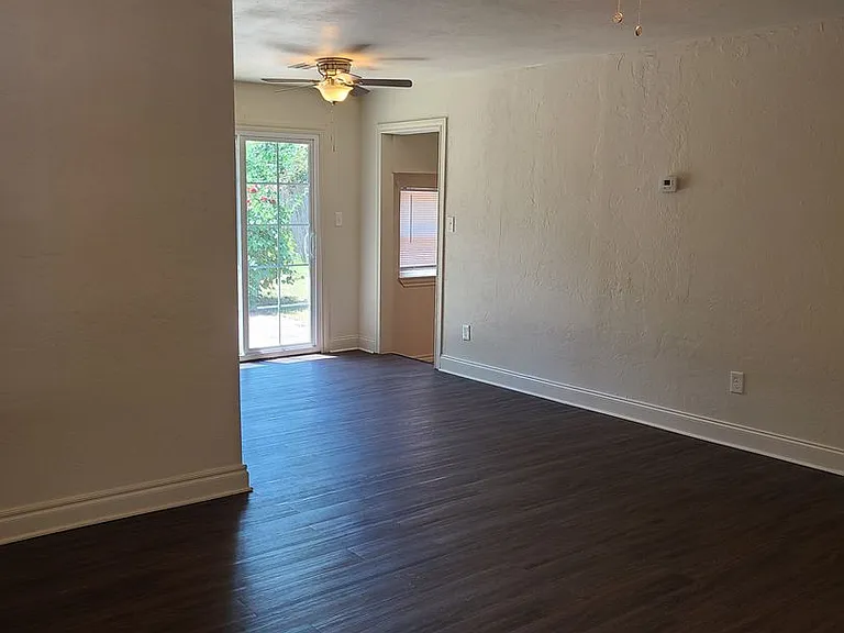 1216 Westlawn Dr — Photo 2
