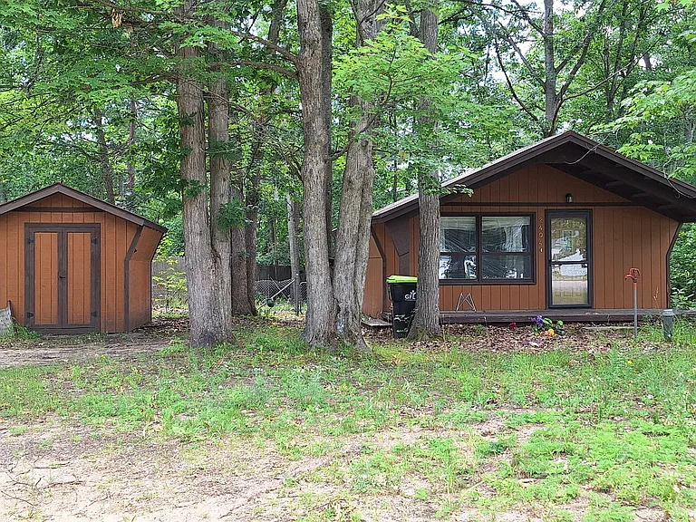 2404 Artist Ave — Photo 1