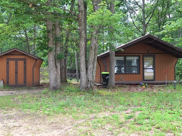 2404 Artist Ave, Interlochen, MI 49643