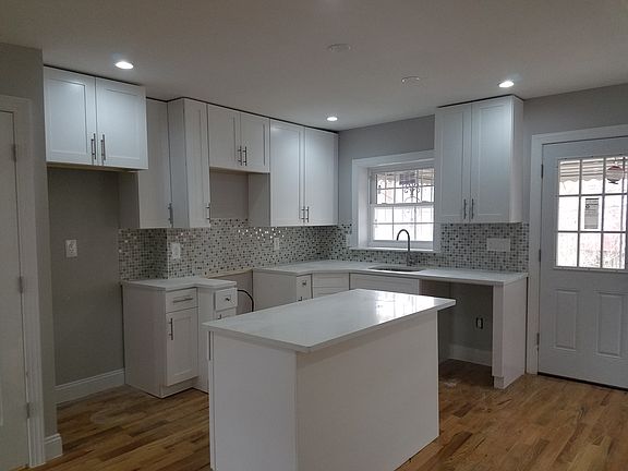 3rd image of 3211 Pearsall Ave