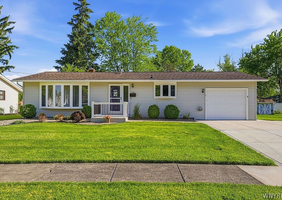 1st image of 558 Applewood Dr
