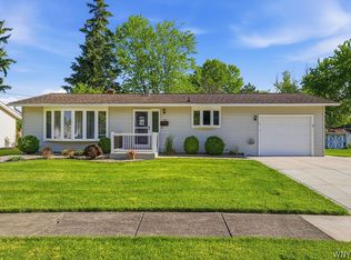 558 Applewood Dr, Youngstown, NY 14174