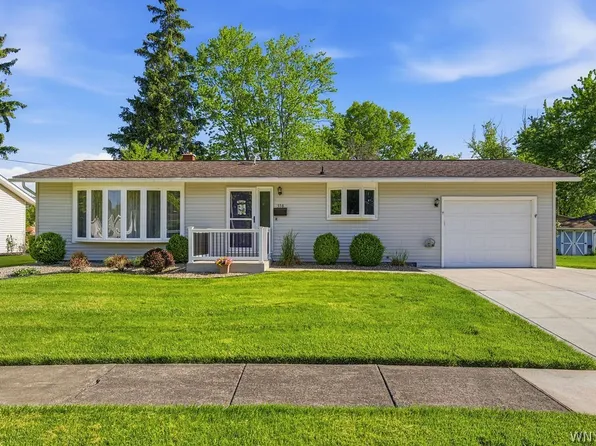 558 Applewood Dr, Youngstown, NY 14174