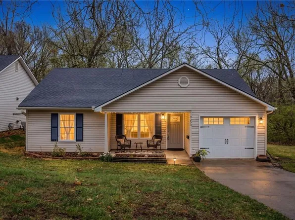 9253 Walnut St, Kansas City, MO 64114