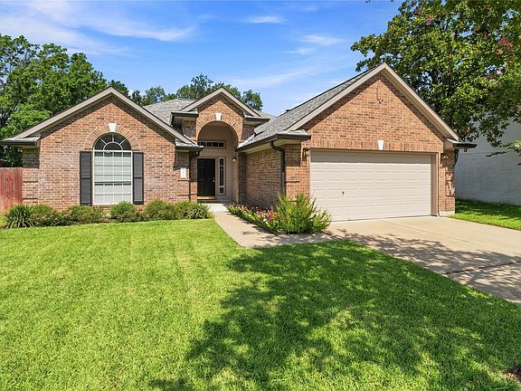 2nd image of 2307 Loquat Ln