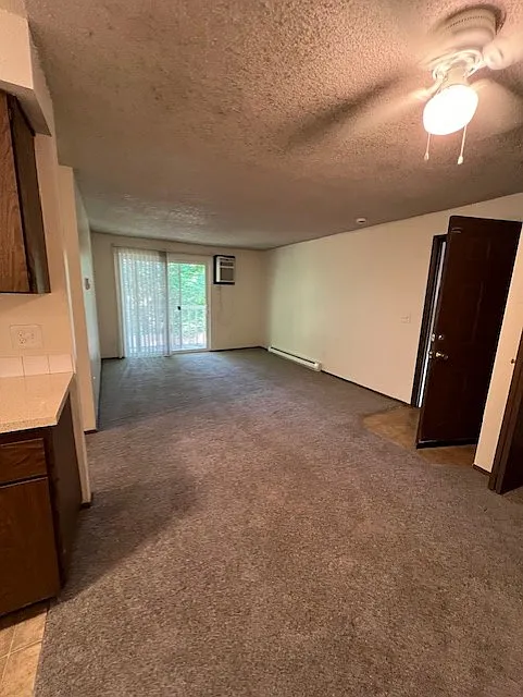 418 E Hawthorne Rd — Photo 2