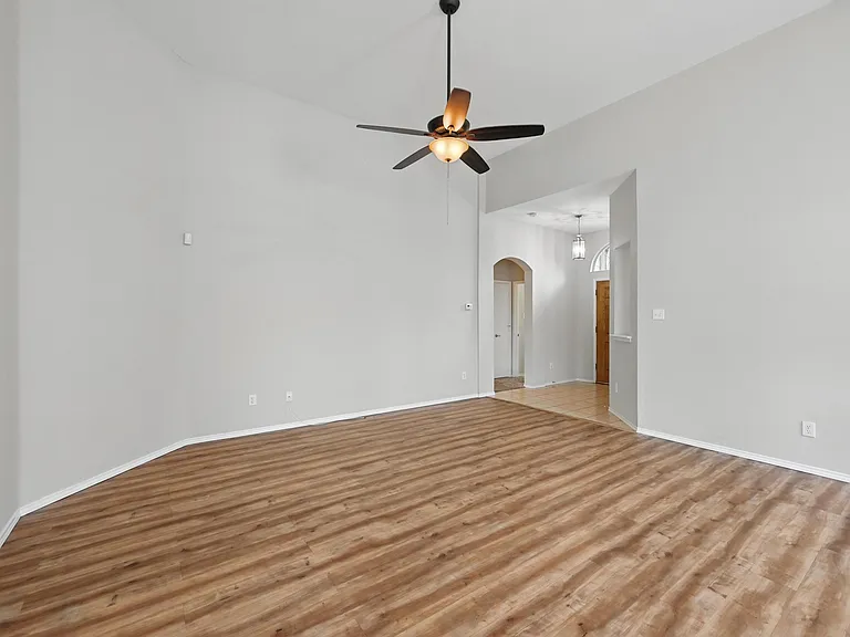 7464 Maroon Dr — Photo 5