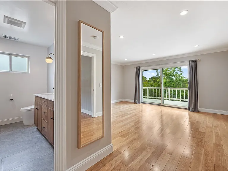 2740 Saint James Rd — Photo 18