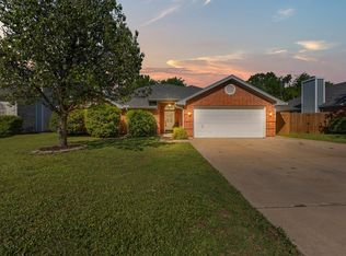 812 Minuteman Dr, Blue Mound, TX 76131