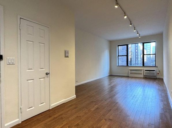 305 Spring St APT 2B